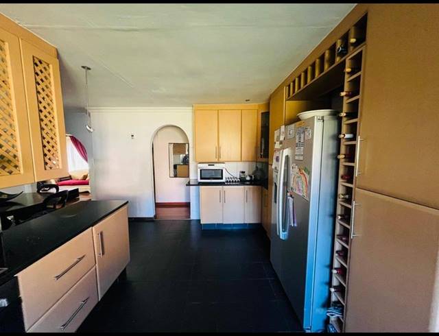 4 BEDROOM HOUSE FOR SALE IN THE REEDS